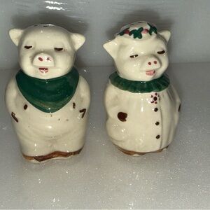 Vintage Shawnee Pottery Pig Salt And Pepper Shakers Winnie Smiley Pig Circ 1940